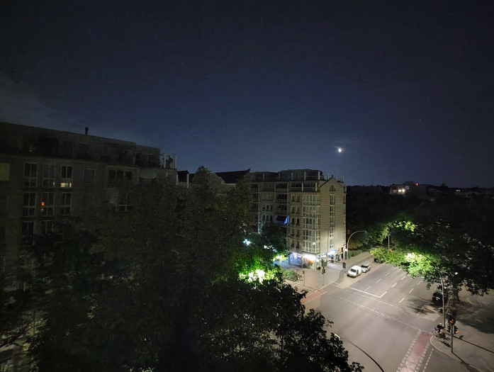 ... als auch mit der Superweitwinkelkamera verwenden l&auml;sst. (Bild: Tobias K&ouml;ltzsch/Golem.de)